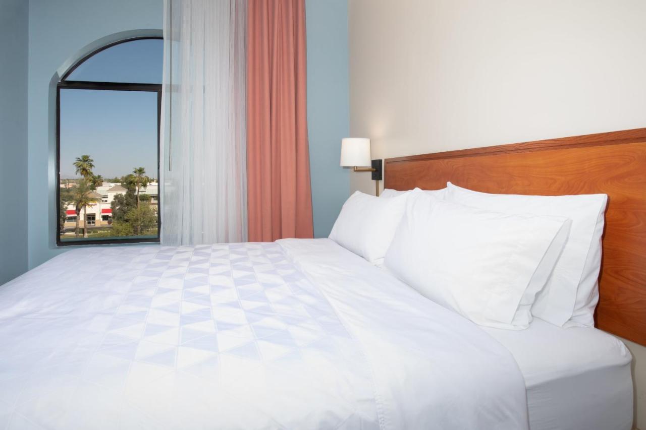 Holiday Inn & Suites Goodyear - West Phoenix Area By Ihg Eksteriør bilde